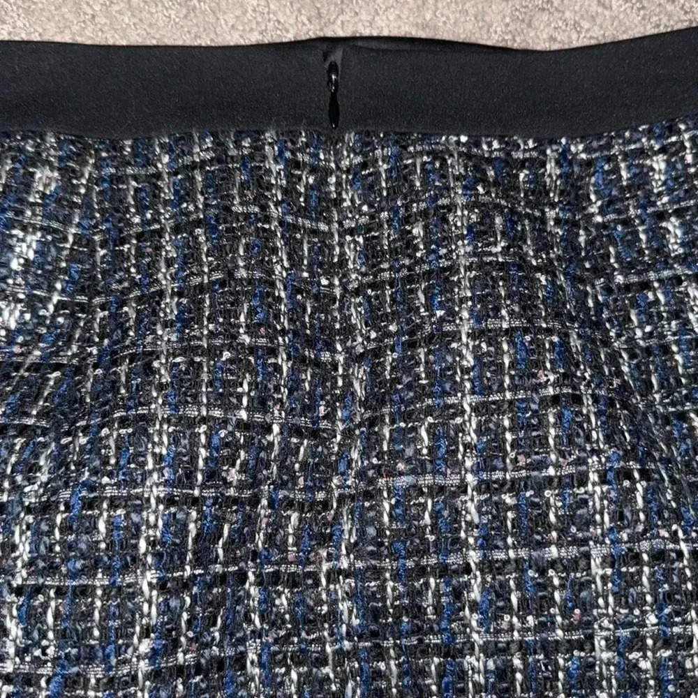 White House Black Market | Wool blend Pencil Skirt, size 4. - Picture 10 of 13